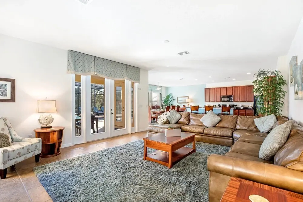 Gated,south Facing Pool With Spa, Games Room & BBQ