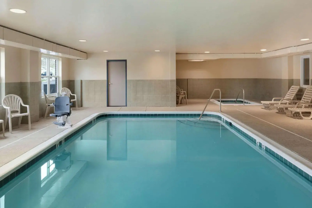 Country Inn & Suites by Radisson, Harrisonburg, VA