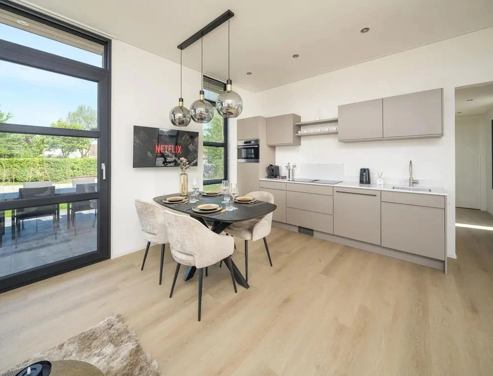 Modern Villa With Pets Welcomed