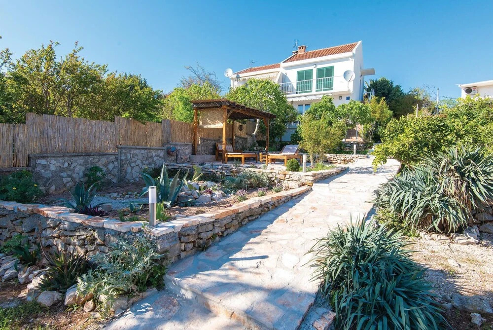 Stunning Home in Loviste With Wifi and 3 Bedrooms