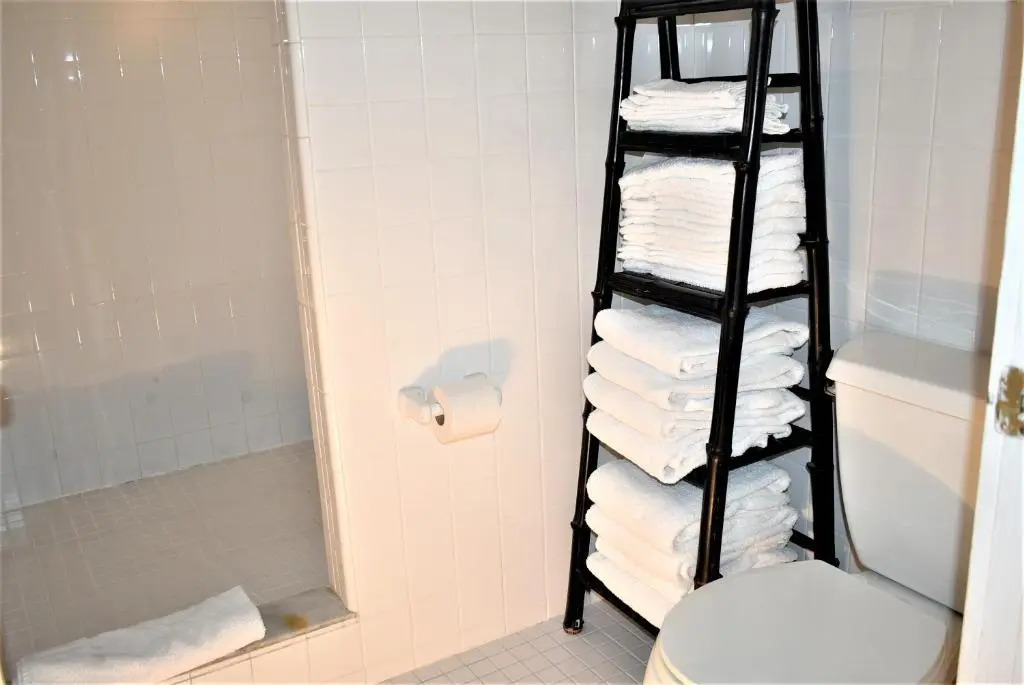 Simonton Court Historic Inn & Cottages
