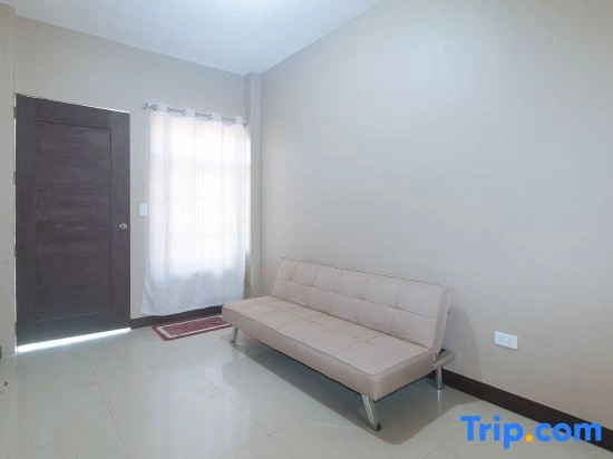 RedDoorz at Aurea Apartelle