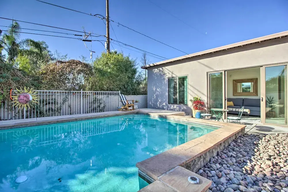 < 3 Mi to U of A: Poolside Oasis in Tucson!