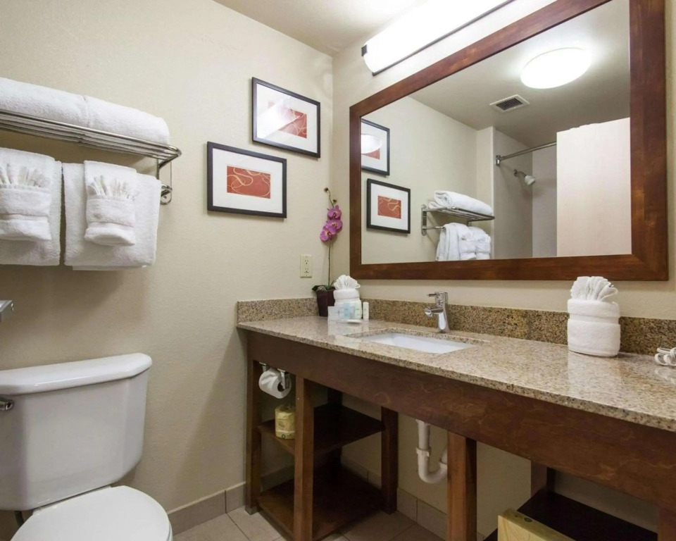 Comfort Suites Tulsa Central