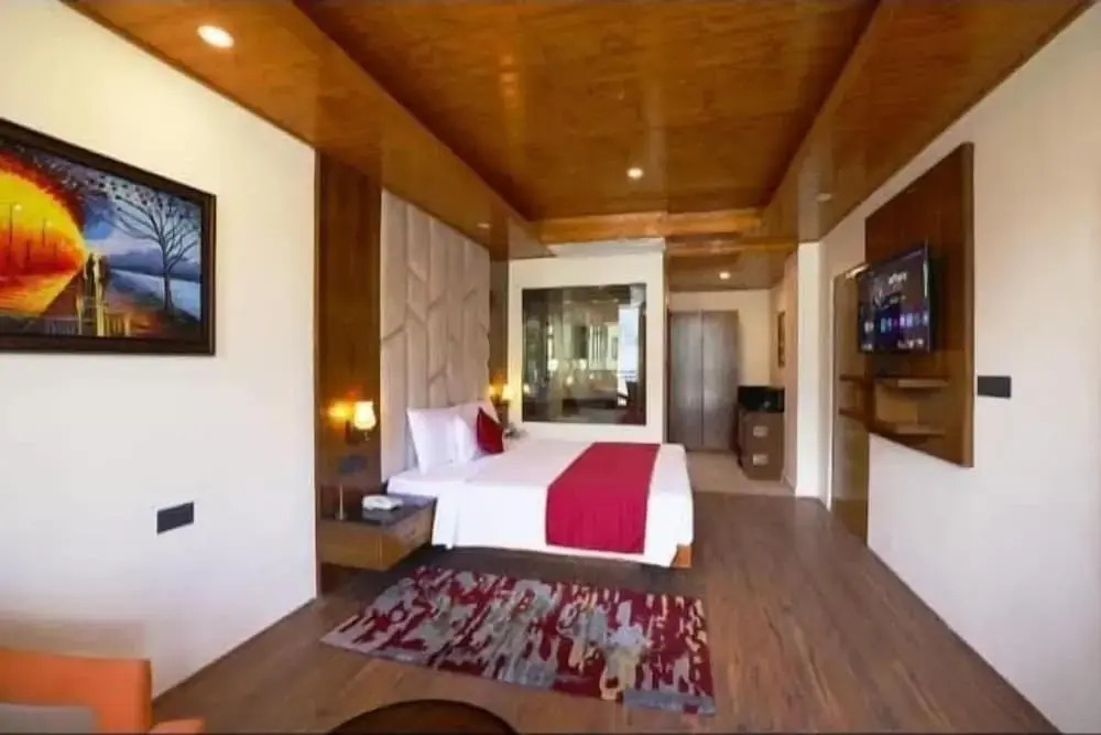 The Whitestone Inn & Suites Manali