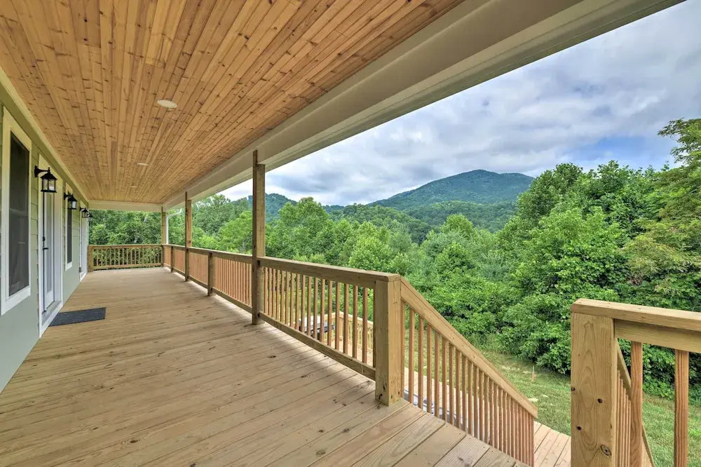 Waynesville Smart Cabin w/ Hot Tub & Views!