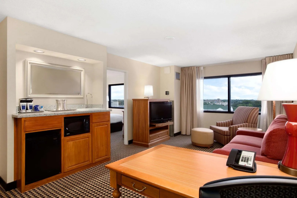 Hilton Suites Chicago/Oakbrook Terrace