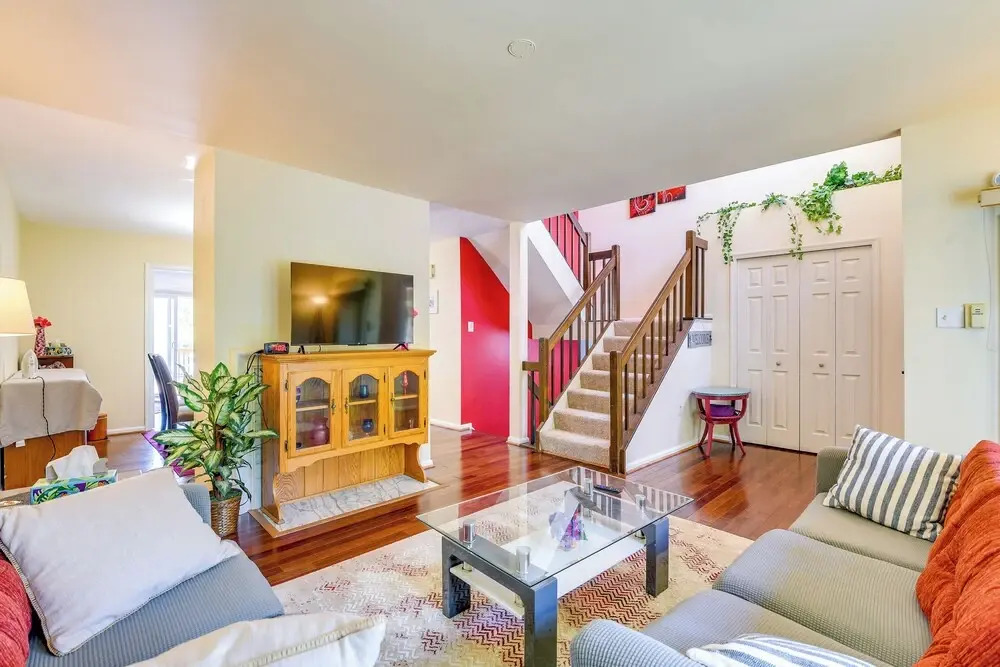 Close to Hospital & Dulles: Herndon Townhome