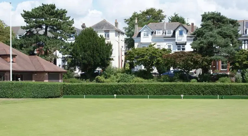 Lyn Glary Hotel