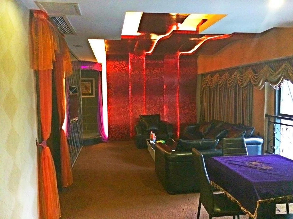 Chongqing Pinai Qihuan Hotel