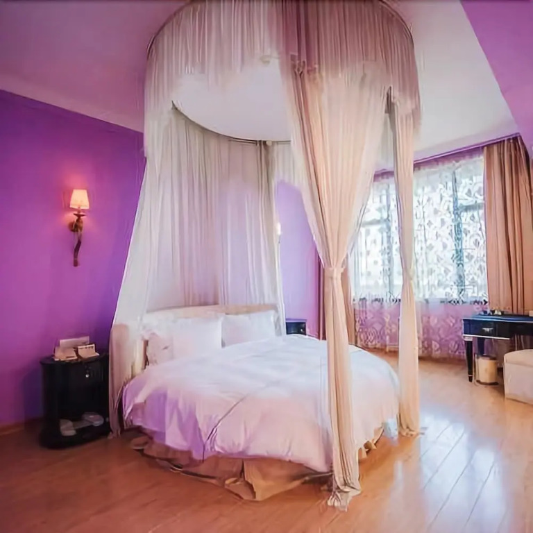 Royal Hotel
