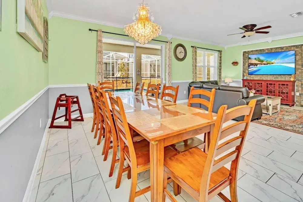 9BR Family Home With Pool Hot tub and BBQ