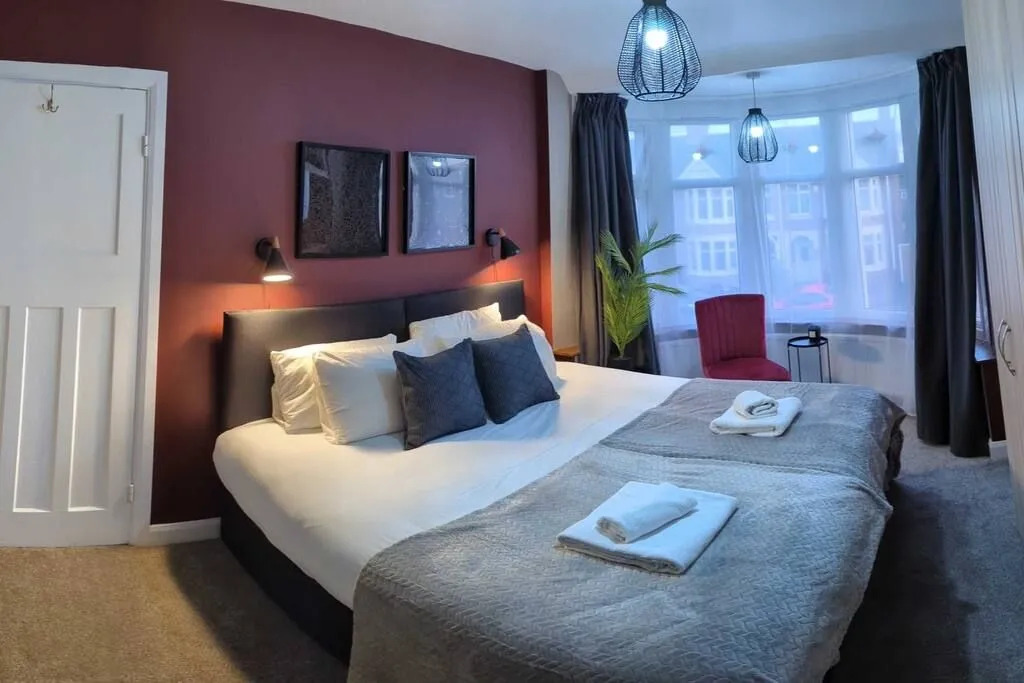 3 Bedroom House By Passionfruitproperties Near Coventry & Warwickshire Hospital With Free Wi-fi, driveway & Garden, DSC