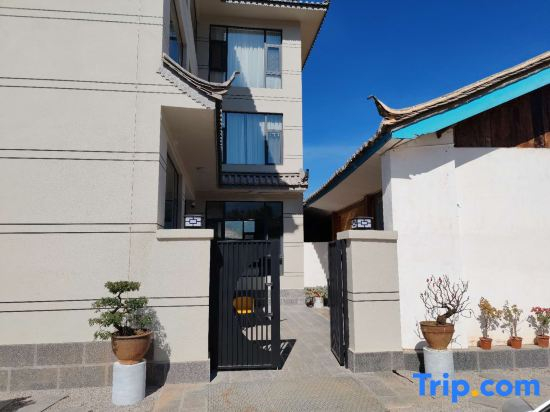 Half Moon Bay Inn (Lijiang Sanyi International Airport Store)