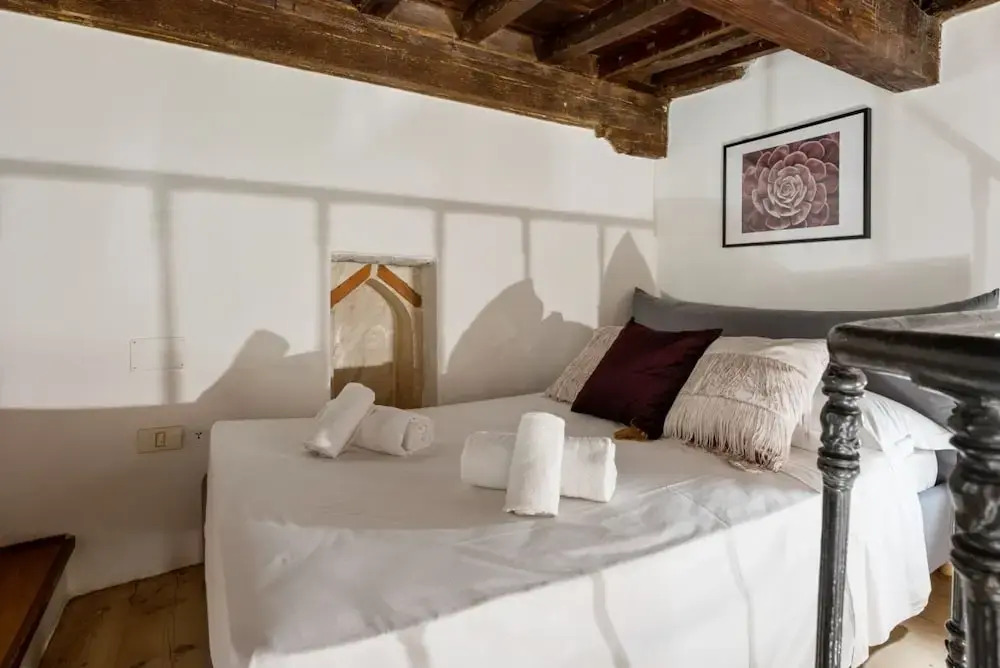 Palazzo Pitti Apartment with Terrace
