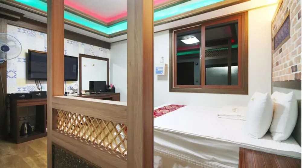 The Sharp Motel