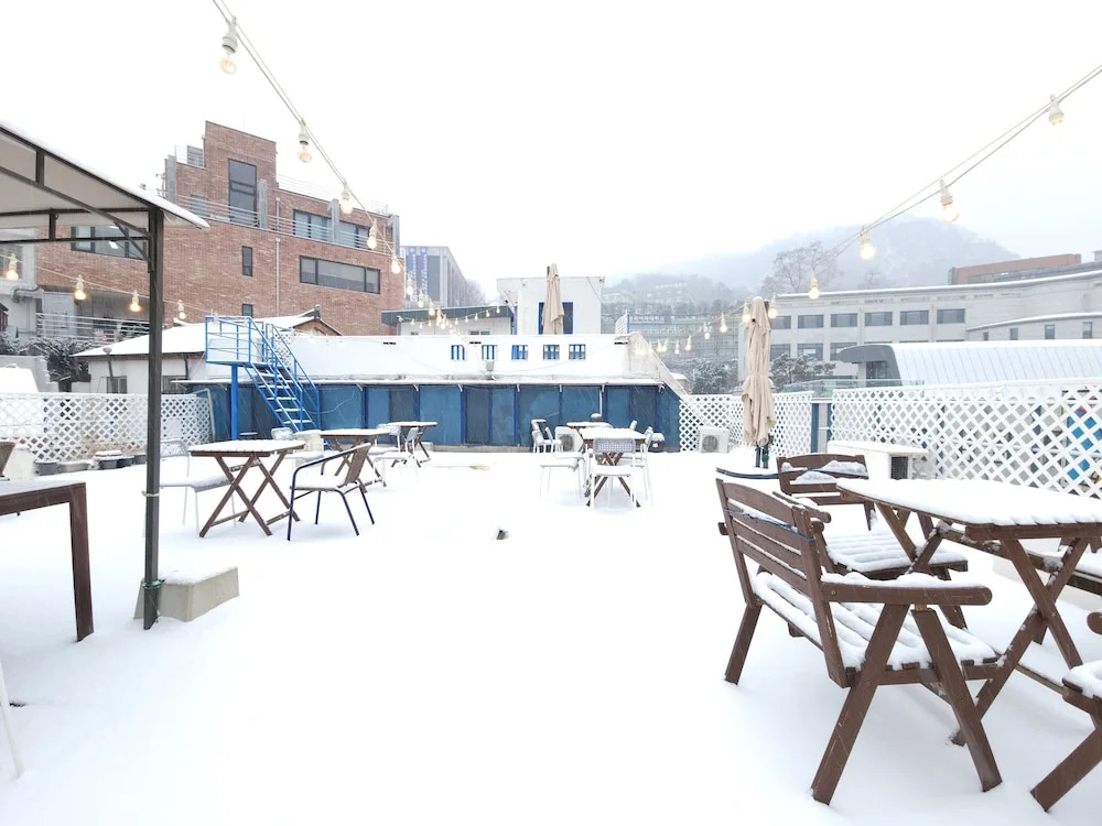 OYO Rooftop Hostel