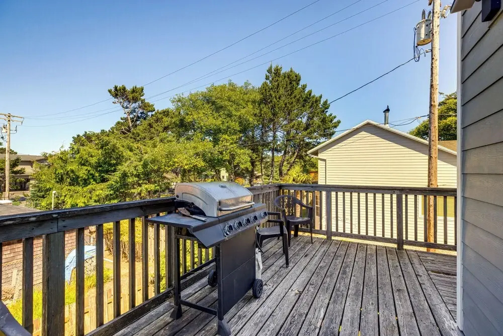 Walk to Shore: Home w/ Deck in Rockaway Beach!