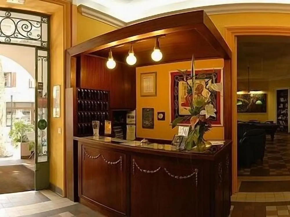 Logis Hôtel Restaurant Grand Hôtel de Lyon