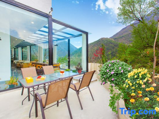 VALATOMS Van Latu Chuyi Homestay (Kangding)