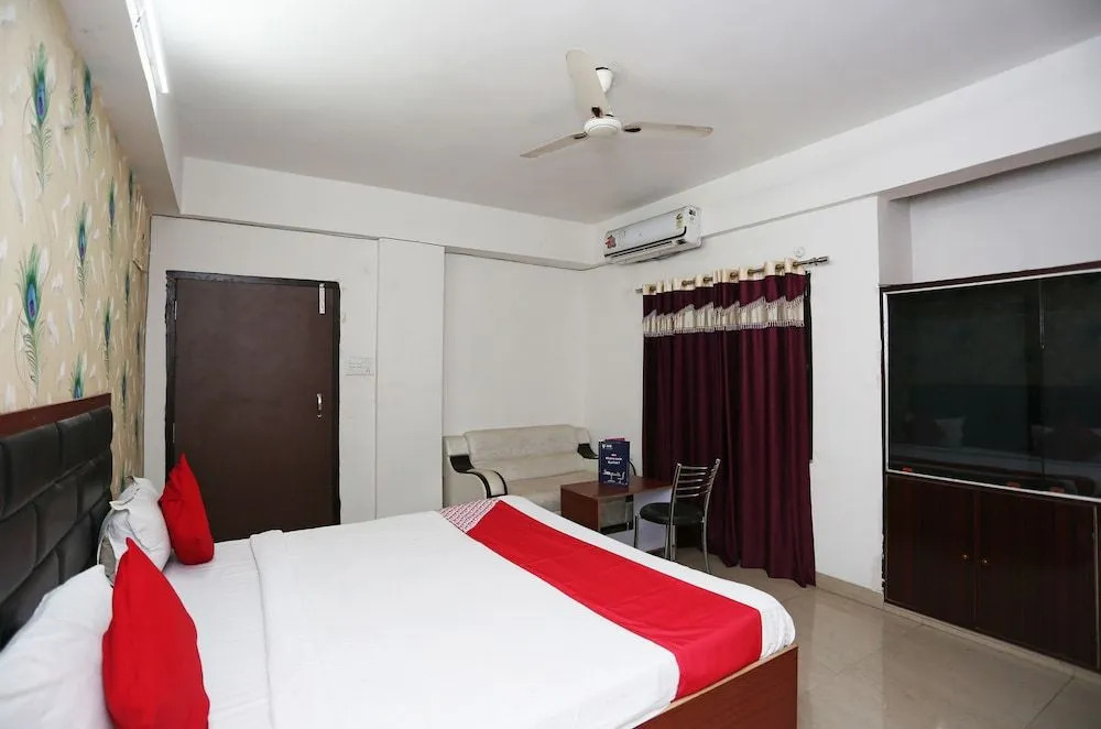 OYO 24694 Hotel Satya Inn