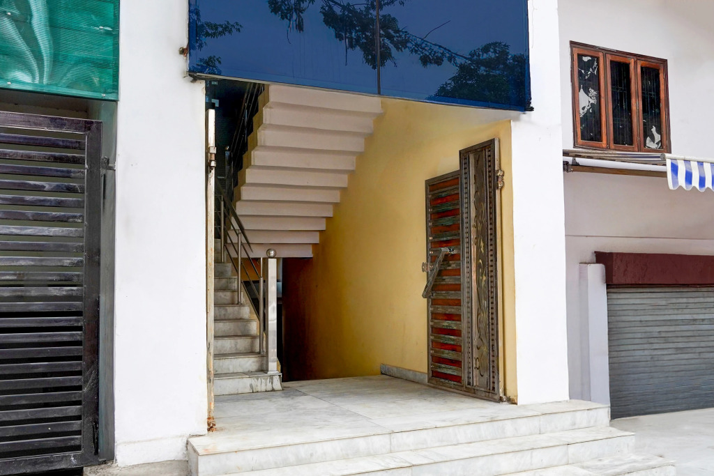 OYO Collection O Govind Vihar Matiyari Formerly Saffron