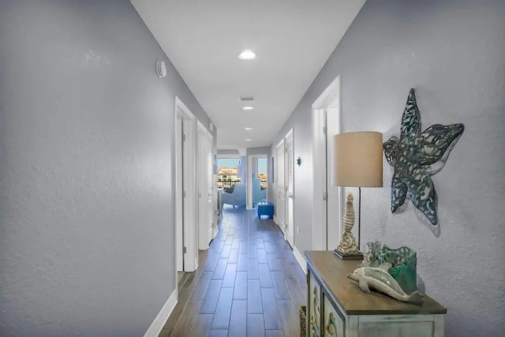 Waterfront -3BR - 2Kings -Pool Balcony - Beach