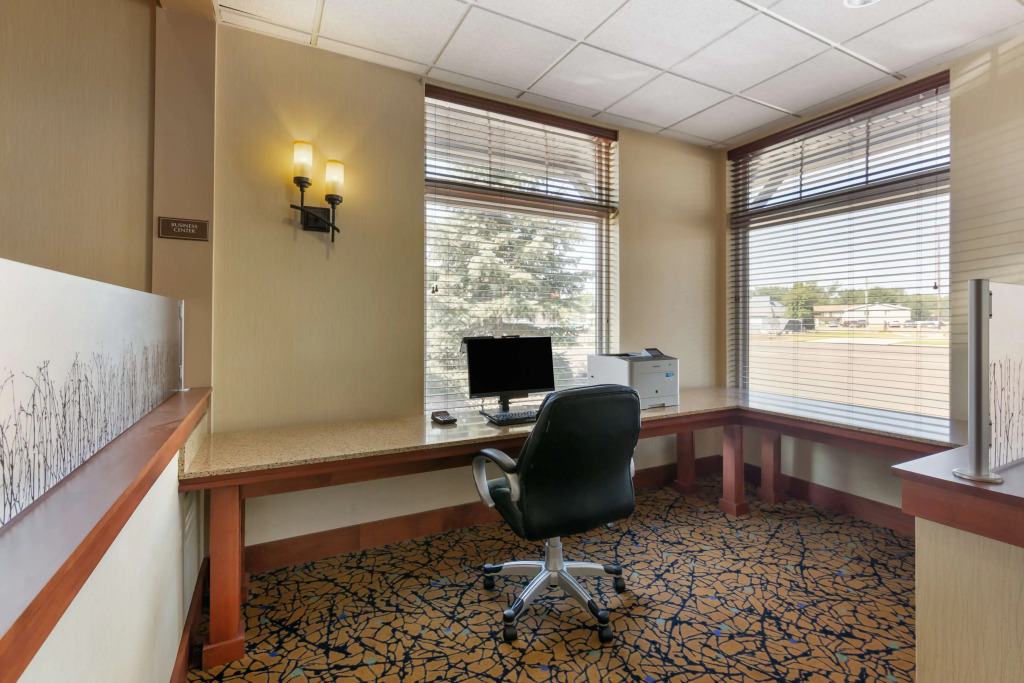Best Western Golden Prairie Inn and Suites