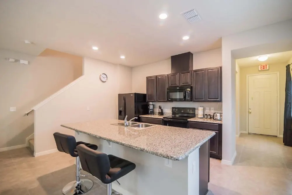 5137 Compass Bay