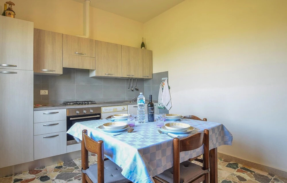 Beautiful Apartment in Piano di Mommio With Outdoor Swimming Pool, Wifi and 3 Bedrooms