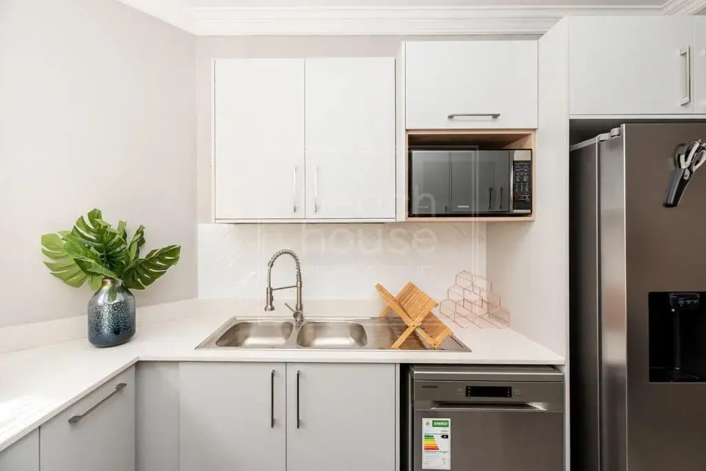 Luxury 3 bedroom, 3 bathroom Top floor Beachfront, Big Bay