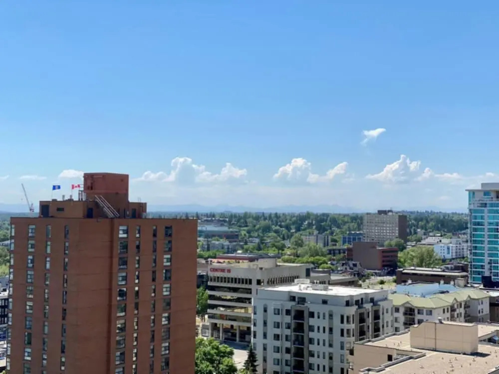 Modern DT Condo Balcony Parking Gym Hot Tub