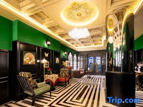 Xiangyu French Retro Hotel (Yanji Yanbian University Water Market Store)