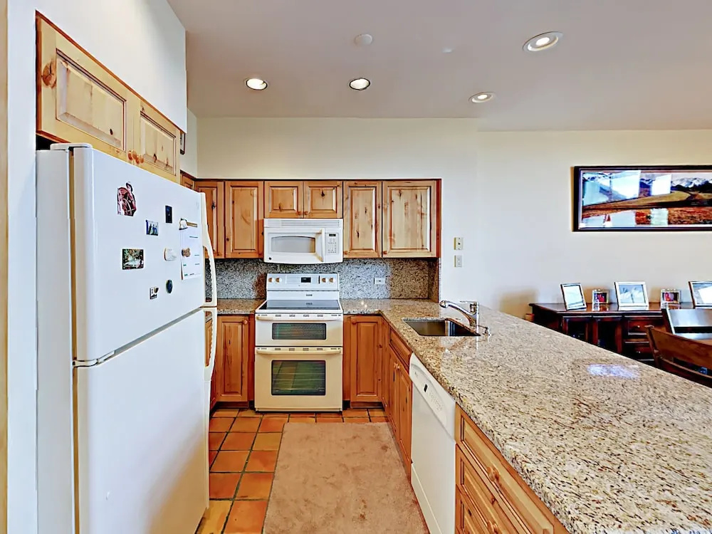 450 Offerson Road Townhouse by RedAwning
