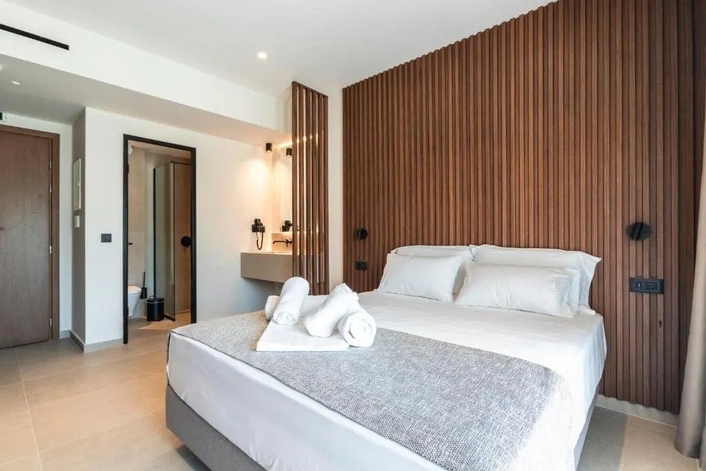 LAN-GO SIVOTA Luxury Living