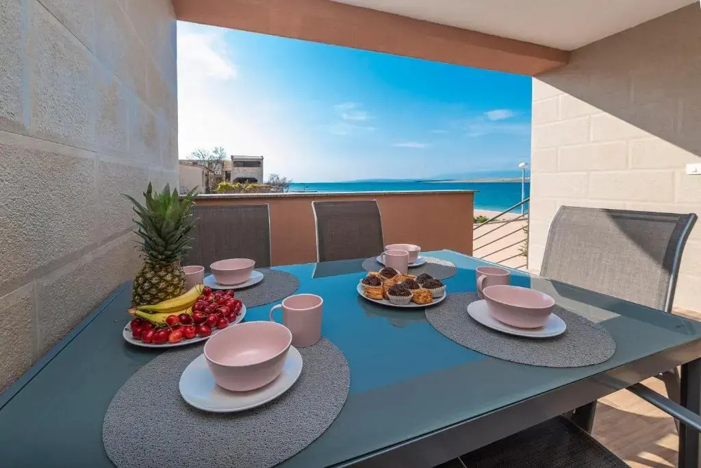LUXURY APARTMENTS - LA VIR 5& 6
