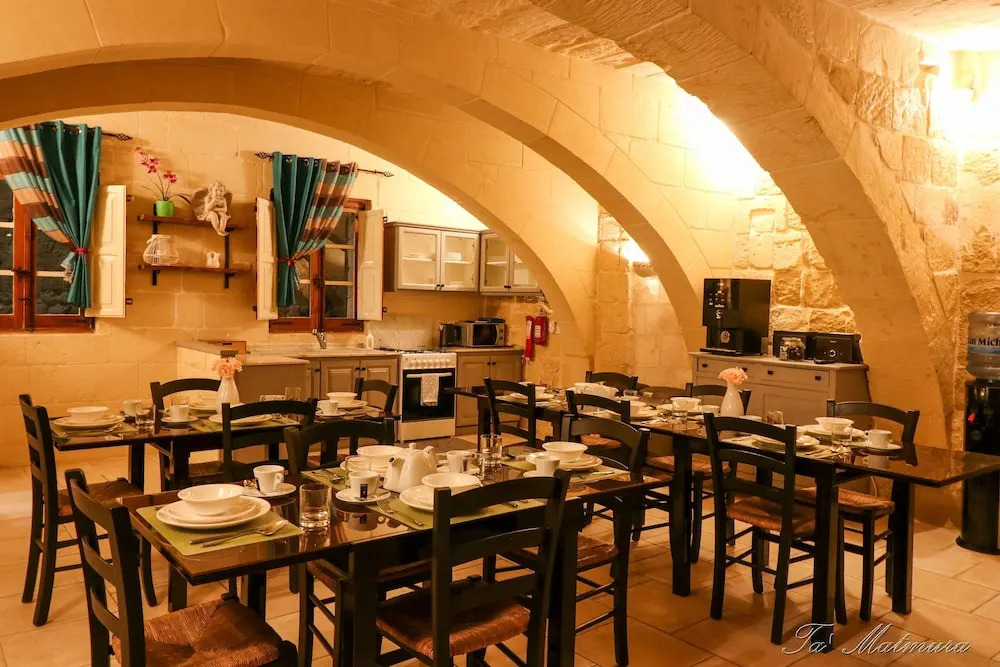 Lonza Gharb Farmhouse