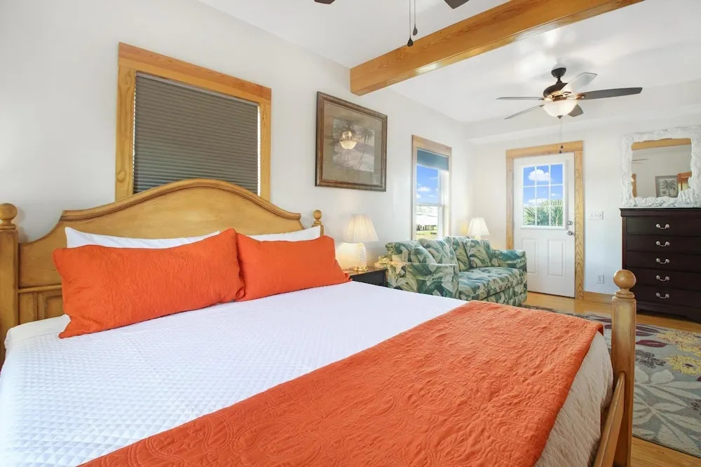 Hot Sand 4 Bedroom Home by RedAwning