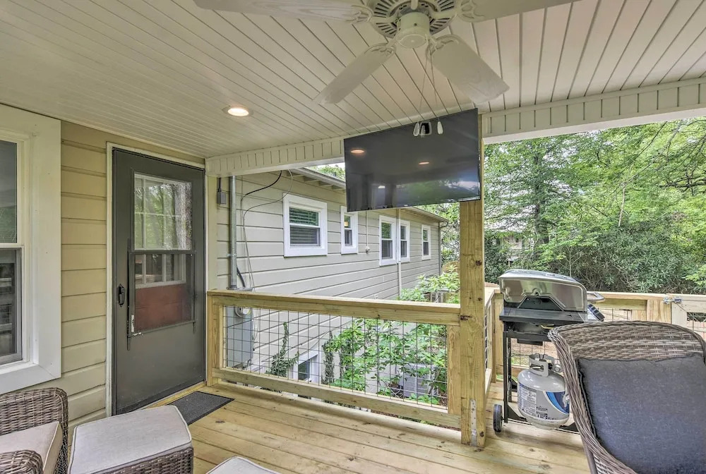 Blowing Rock Home: 1 Block to Downtown!