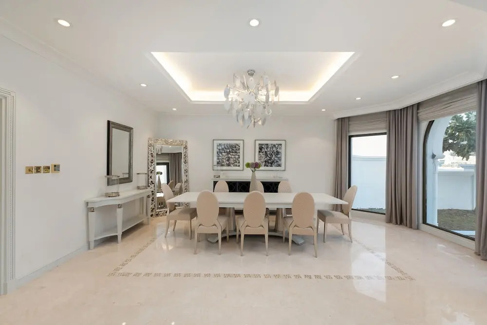 Exclusive 5BR Palm Villa w Private Pool and Beach