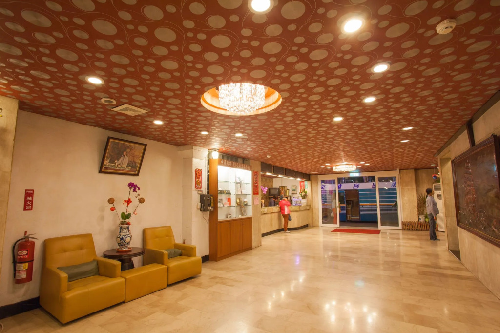 Chiayi Crown Hotel