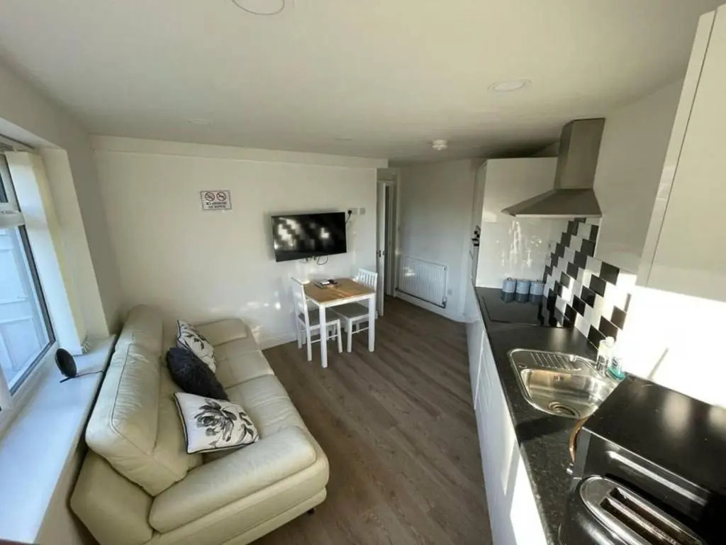 Modern 1 bed Apartment, 10 Mins to Leeds City Cent