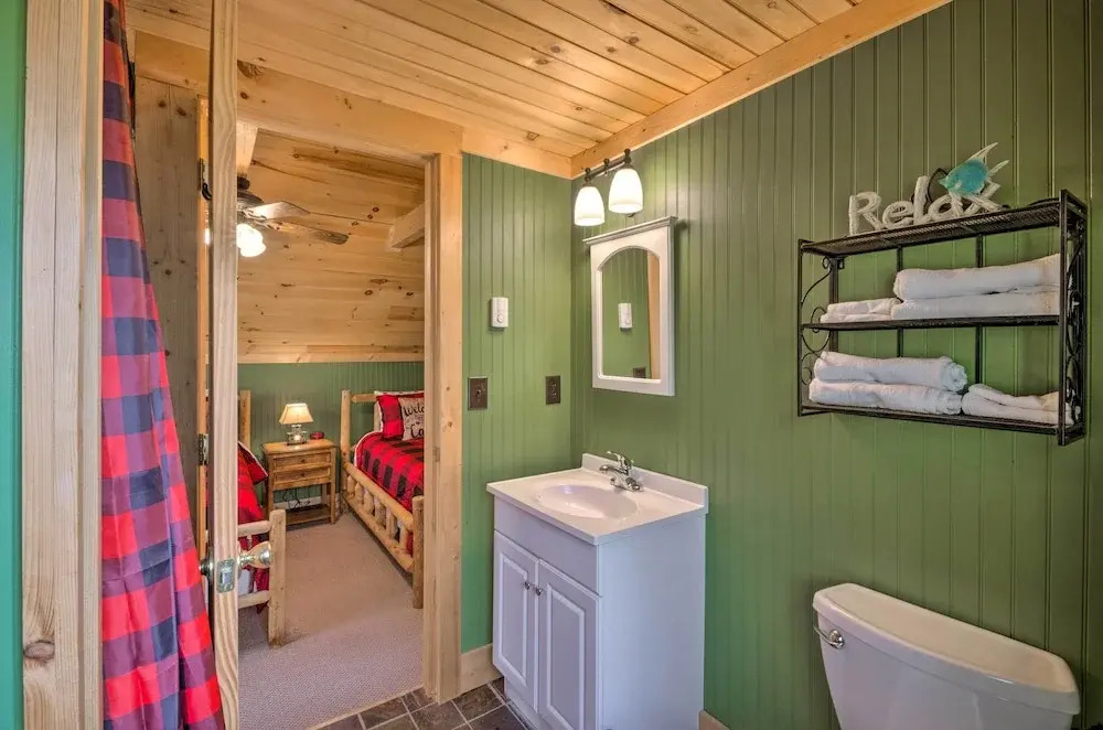 Beech Mountain Cabin w/ 180° Views: Near Hiking!