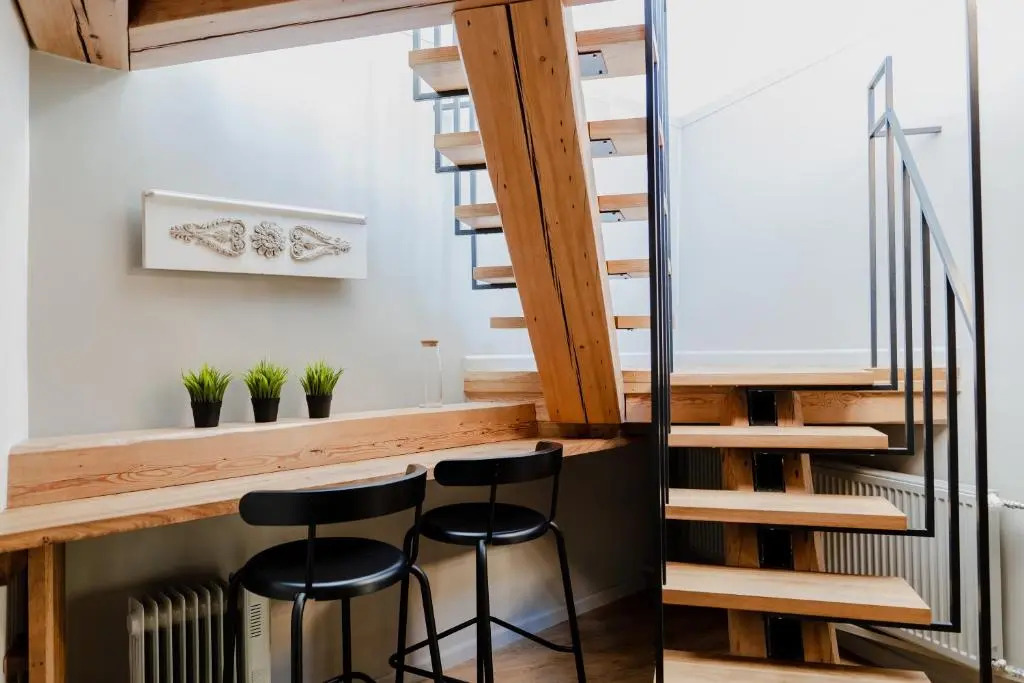 LJ5 - Old Town Rooms with Exclusive shared Roof Terrace
