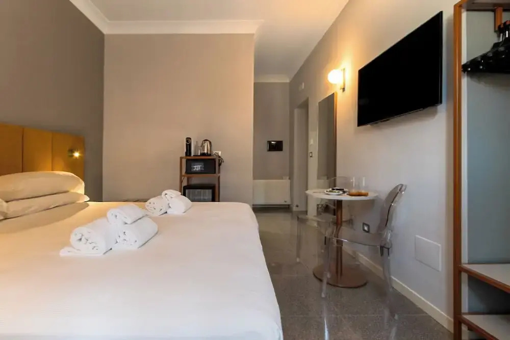 Velia Relais