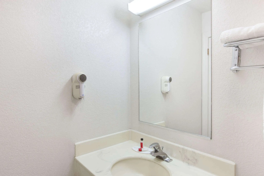 Travelodge by Wyndham Los Banos CA
