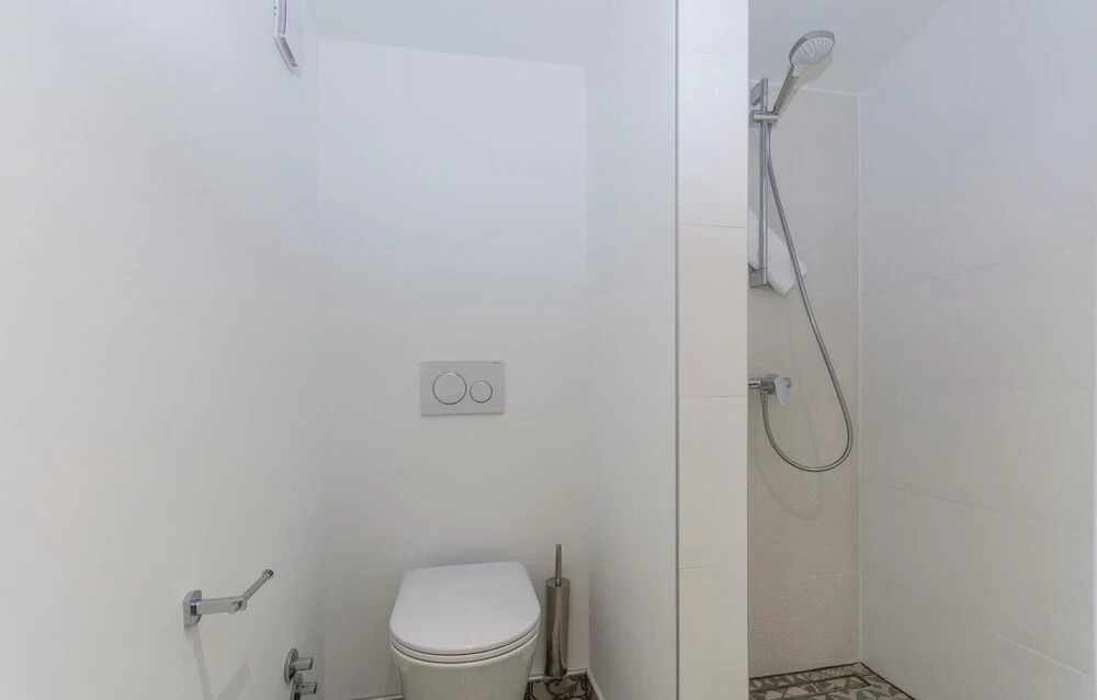 Amazing Home in Tar With Wifi and 4 Bedrooms
