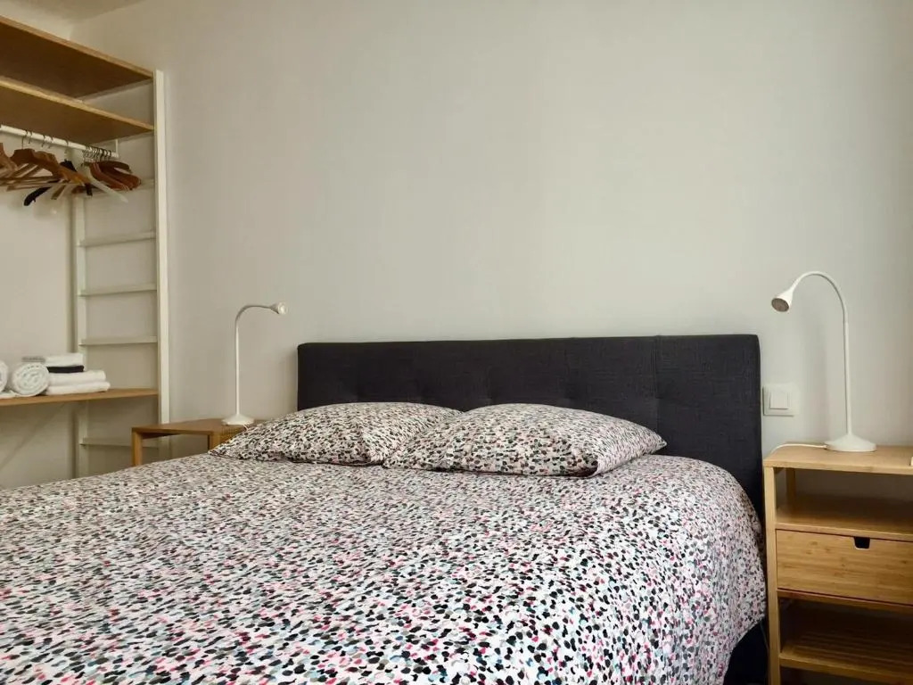 Maison Rénovée 5 Chambres, WiFi, Parking, à 800m du Marché et 1km Plage - FR-1-92-891