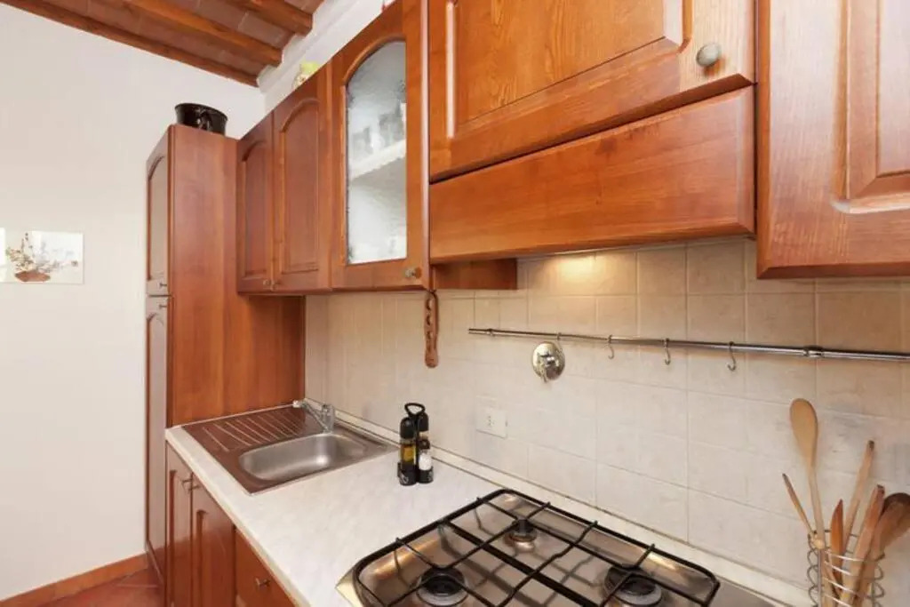 Casa Leonardo, Montaione, Mura