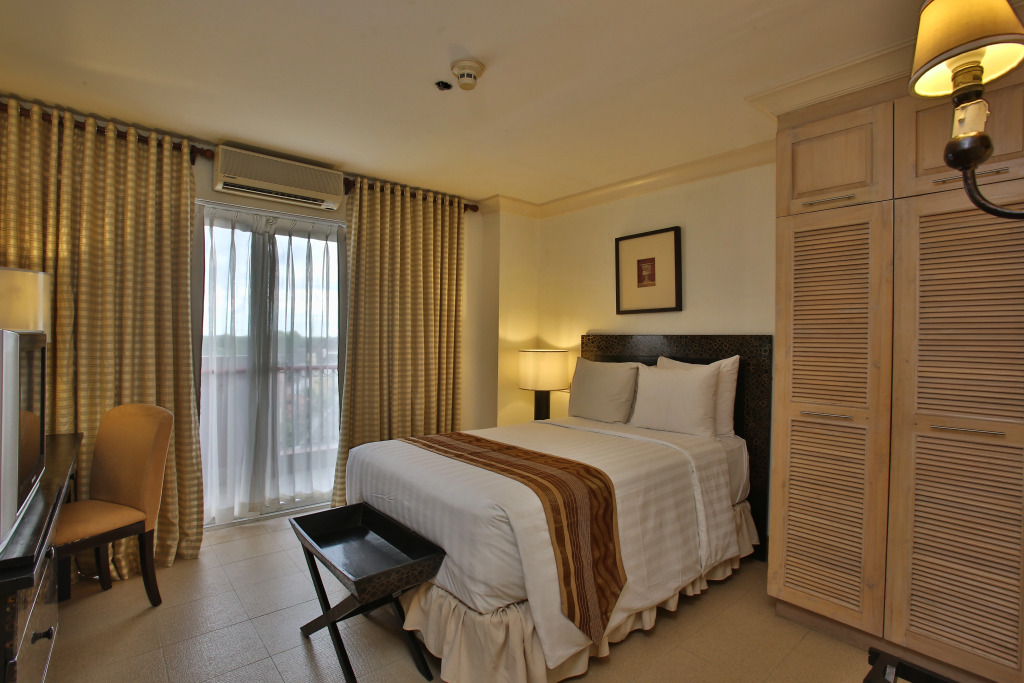Crown Regency Suites Mactan